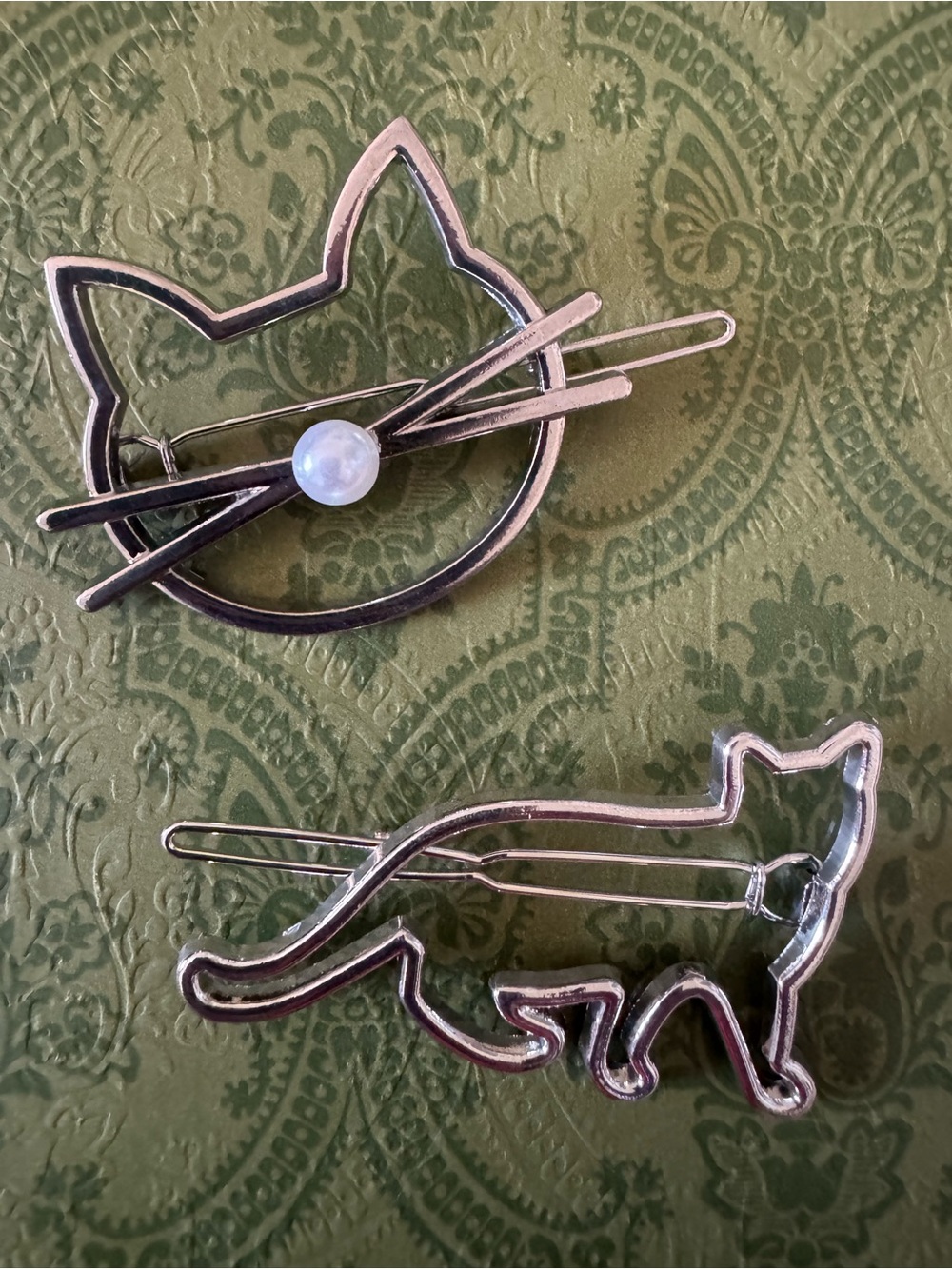 😻 Cat Silhouette Hair Clips Set - Silver with Pearl Accent — NWT in plastic.